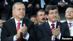 Tayyip Erdogan və Ahmet Davutoglu 